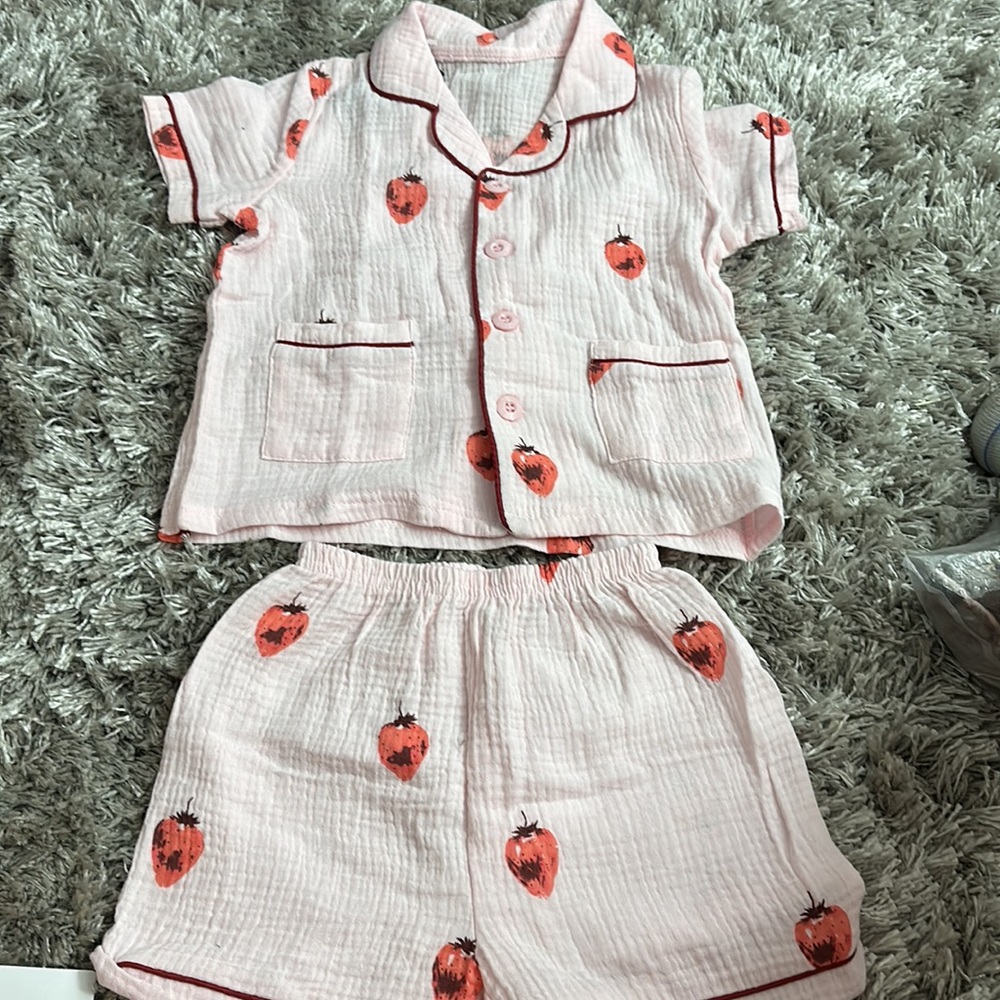 Adorable kids pjs - Picture 2 of 2